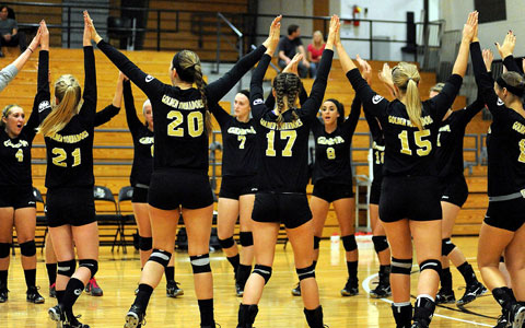 Volleyball defeats tournament host, losses to 11th nationally ranked; overall record to 5-5