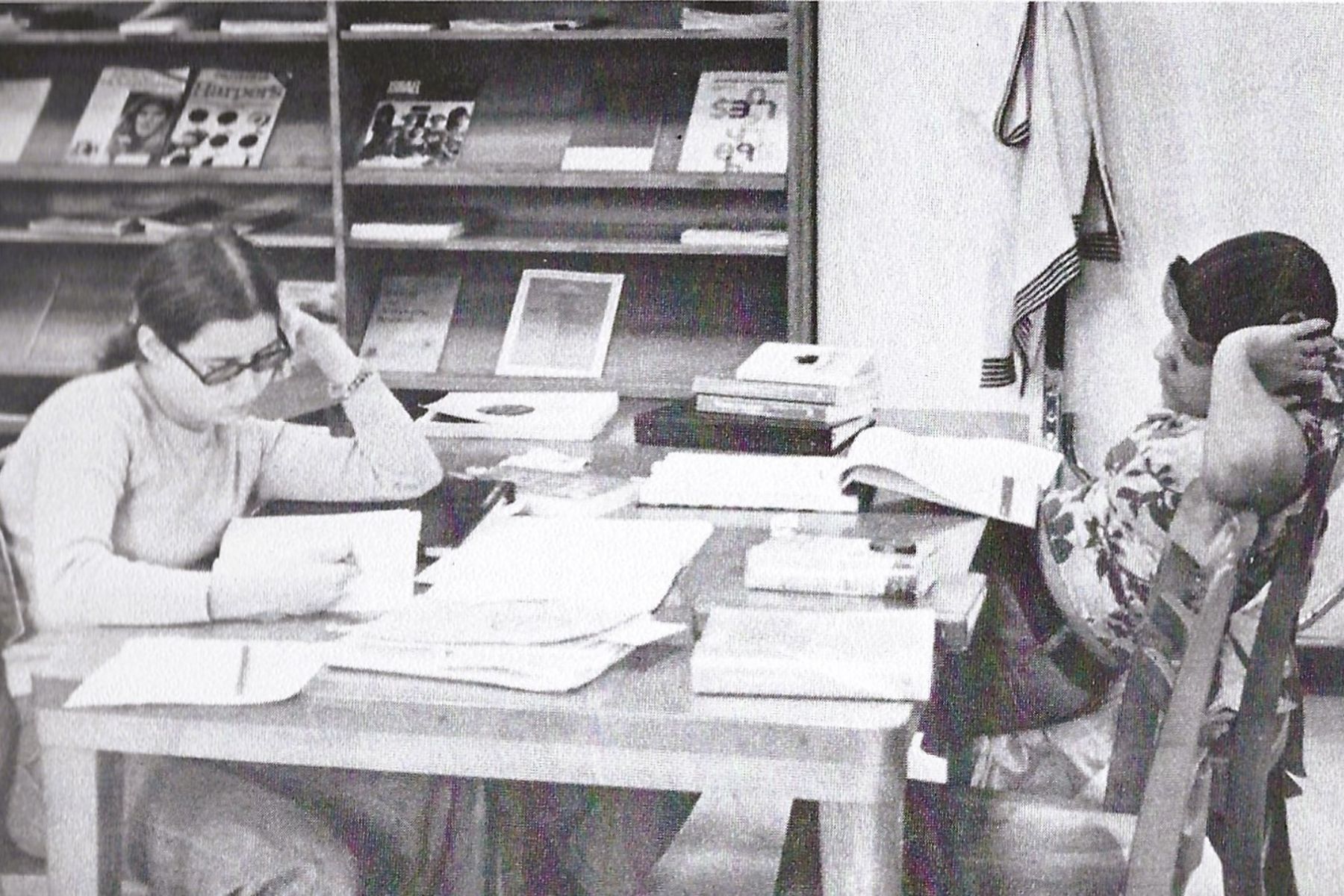 1975 Students Study in the Periodicals Room