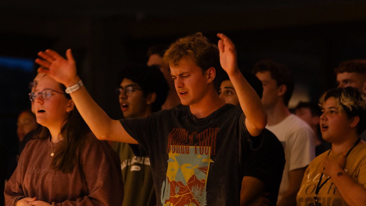 Image of Parenting Through the College Years: Encouraging Faith That Endures