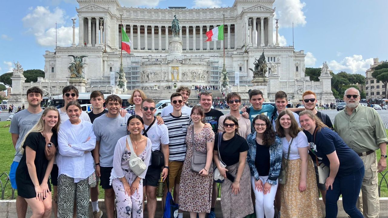 students standing in front of the Monument to Victor Emmanuel II
