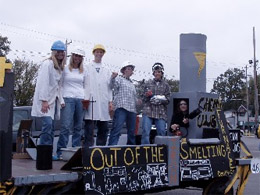 2005 Homecoming float contest winners!
