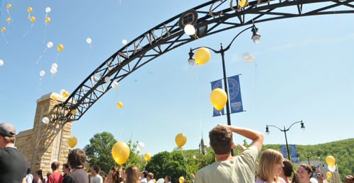 The Class of 2009 celebrates the new "front door" to Geneva College!
