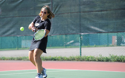 Tennis opens conference play 8-1 over Thiel