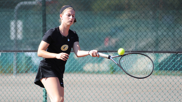 Tennis earns 8-1 win over PSU Altoona during Homecoming