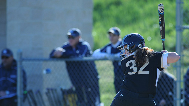 Softball Sweeps Grove City 6-4, 8-0