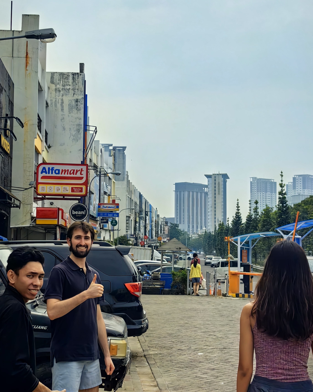 Kevin Arseneaux '25 in Jakarta with friends