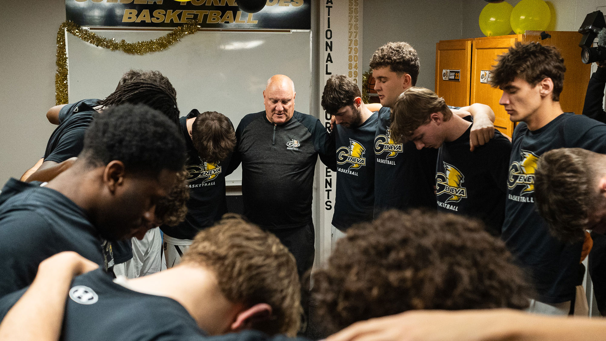 Jeff Santarsiero and the End of an Era for Men’s Basketball